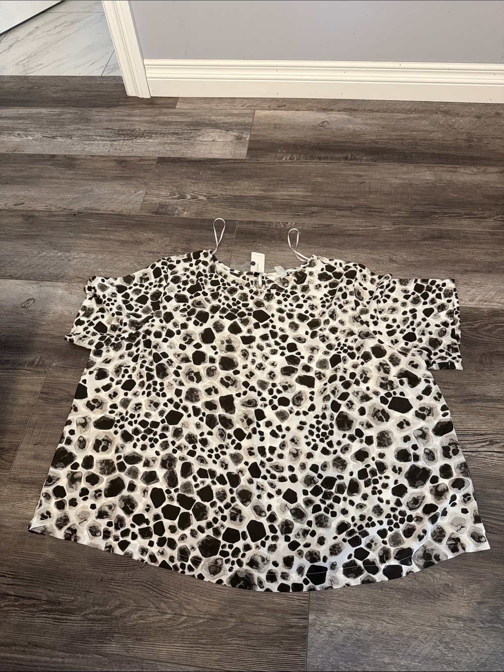 Addition Elle Black & White Leopard‎ Print Women’s Short Sleeve Top